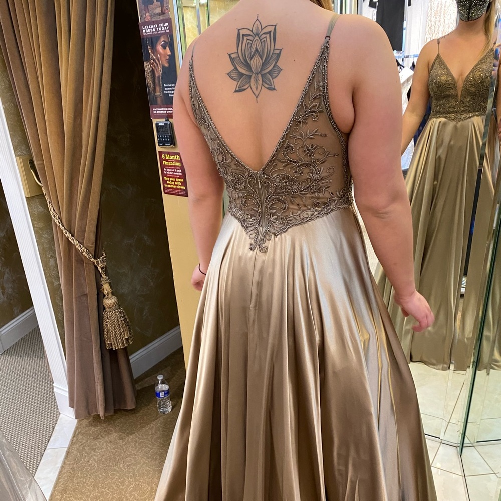 Size 6 Faviana Glamour S10401 in Mocha